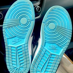 Carolina blue women’s air Jordans size 6
